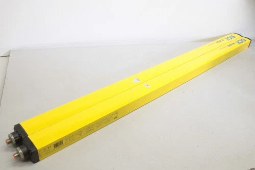 2x SICK M 2000 V3.2 safety photoelectric sensor M2000 M20S-071A3A122