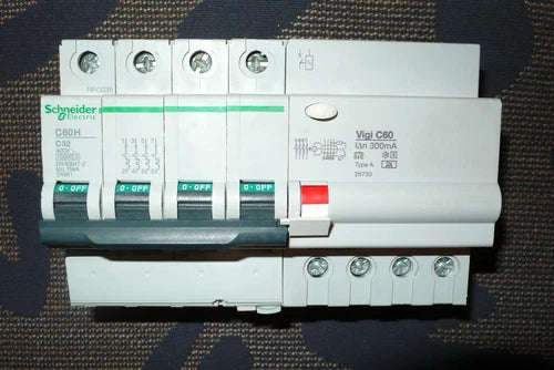 DISJONCTEUR DIFFERENTIEL 4POLE 32A 300mA TYPE A, SIE SELECTIF SCHNEIDER ELECTRIC