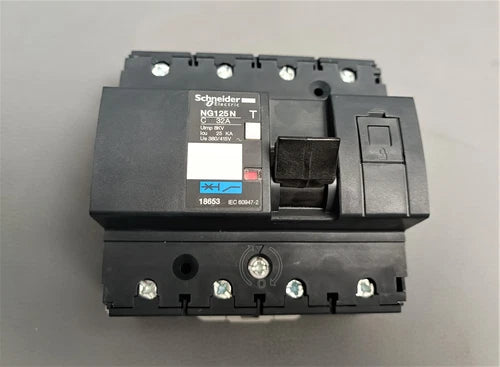 Schneider Acti 9 NG125N 4P 32A Neuwertig