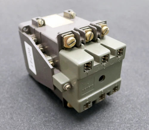 Siemens Contactor 3TA2315-0A 80A 575VAC Used