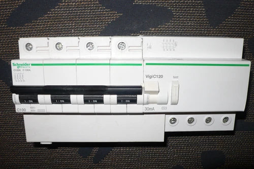 DISJONCTEUR A9N18375 DIFFERENTIEL A9N18542 SCHNEIDER ELECTRIC 100A 30mA. C et AC