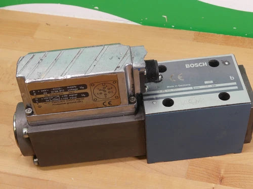 Bosch Prop. Directional control valve 0 811 404 750 see pictures cover damaged