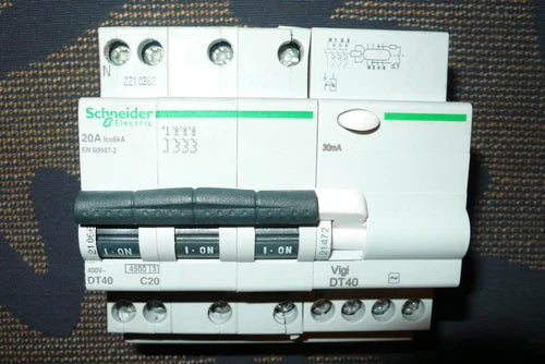 DISJONCTEUR DIFERENTIEL TETRA. 20A 30mA SCHNEIDER ELECTRIC 4POLO 20AMPERE 4POLO