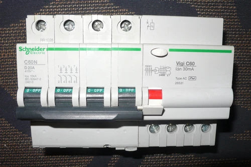 DISJONCTEUR DIFERENTIEL TETRA 20A 30mA COURBE D, 4POLE SCHNEIDER ELEC. 20 AMPÉRES