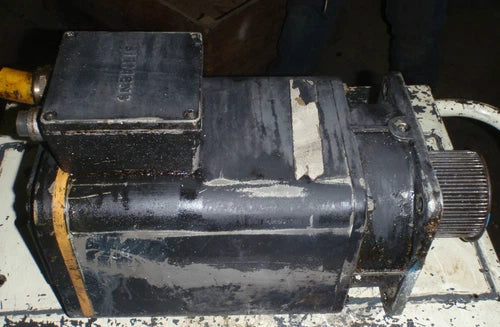 Siemens 1FT5102-0AC01-0-Z Motor _NrE: 8H94 0667 13 008N_ 1FT51020AC010Z