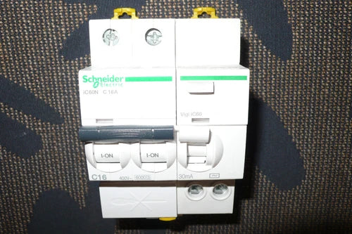 DISJONCTEUR A9F77216 DIFERENTIEL A9Q11225 SCHNEIDER ELECTRIC 16A 30mA AC 2POLOS