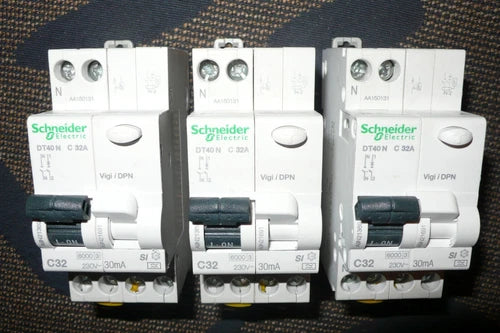 DISJONCTEUR A9N21369 DIFFERENTIEL A9N21691 SCHNEIDER ELECTRIC 32A 30mA A, SI, 2P