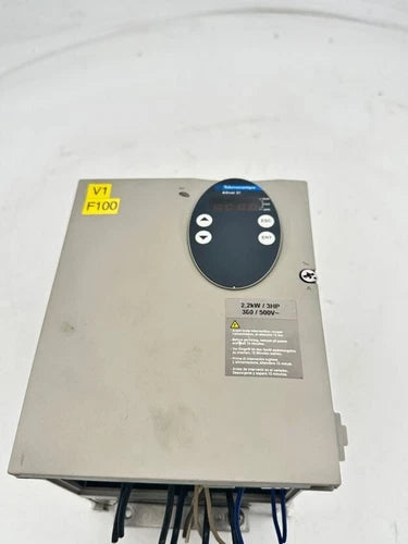 1pc x TELEMECANIQUE ALTIVAR 31 SPEED VARIATOR ATV31HU22N4 V1.2 IE03