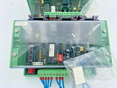 1pc x.        Boitier connecteur 32U01 L.H.M  01024