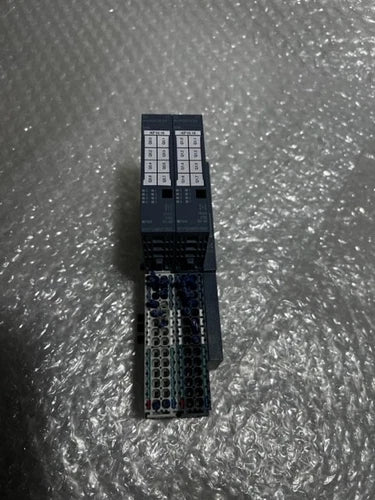 2x SIEMENS SIMATIC S7 6ES7 132-6BF01-0BA0