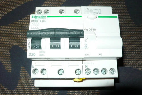 DISJONCTEUR A9N21417 DIFERENTIEL A9N21470 TETRA 20A 30mA D, SCHNEIDER ELECTRIC