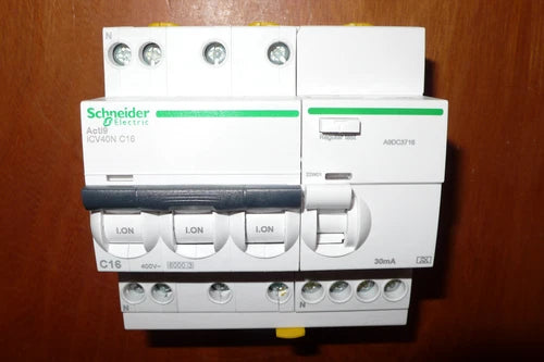 4POLE DISJONCTEUR ICV40N DIFFERENTIEL A9DC3716 SCHNEIDER ELECTRIC 16A 30mA TYP A