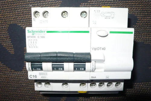 DISJONCTEUR 4POLE A9N21406 DIFERENTIEL A9N21470 SCHNEIDER ELECTRIC C16A 30mA AC