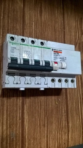 N¡ã1 SCHNEIDER ELECTRIC C60N C50 400V + MERLIN GERIN VIGI C60 0,030A [Alle]
