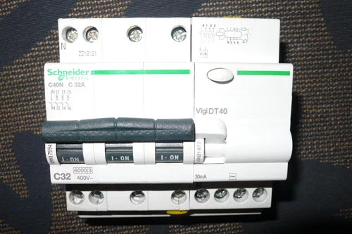 DISJONCTEUR A9N17594 DIFFERENTIEL A9N21472 TETRA. 32A 30mA SCHNEIDER ELECTRIC 4P