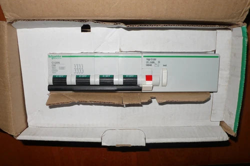 DISJONCTEUR 4POLE 18372 DIFFERENTIEL 18548 SCHNEIDER ELECTRIC 80A 300mA, AC et S