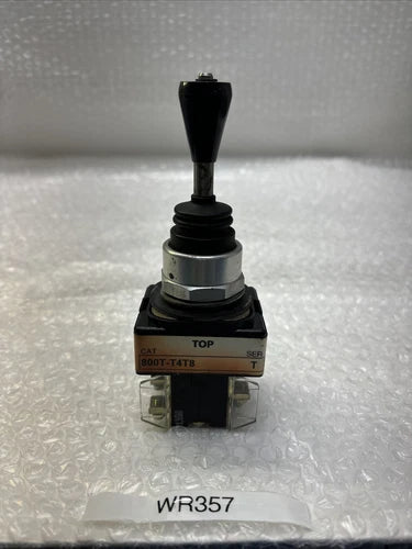 ** PREOWNED ALLEN-BRADLEY SER. T NEMA TYPE 4,13 TOGGLE SELECTOR SWITCH 800T-T4T8