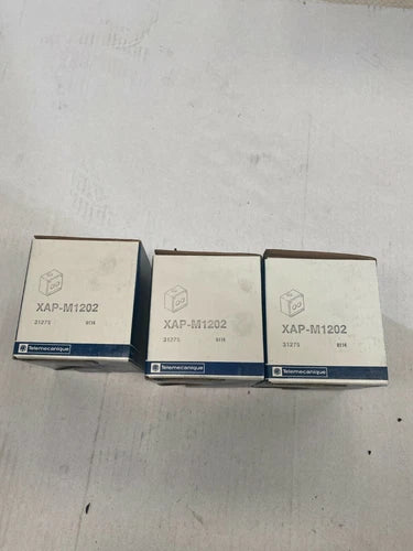 3 pc x Telemecanique schneider XAP-M1202 xapm1202