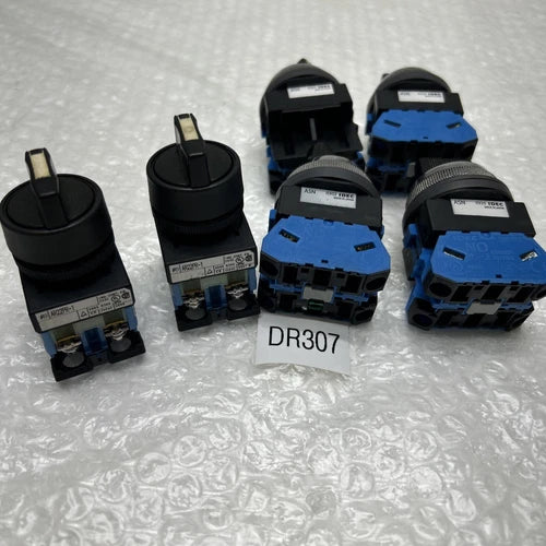 (4) IDEC ASN  & (2) Fuji AR22PR-1 (Back To Middle)Selector Switches