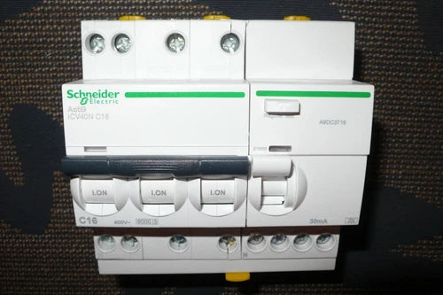 DISJONCTEUR DIFFERENTIEL TETRA ICV40N 16A 30mA TYP A SCHNEIDER ELECTRIC A9DC3716