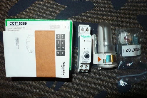 INTERRUPTEUR CREPUSCULAIRE CELLUL 2-2000 LUX CCT15369 SCHNEIDER ELECTRIC IC2000