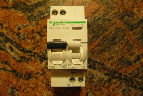 DISJONCTEUR DIFERENTIEL A9D33640 SCHNEIDER ELECTRIC 40A 30mA A, SI, 40AMPERES