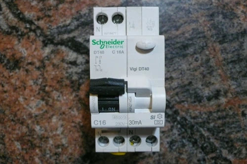 DISJONCTEUR A9N21025 DIFFERENTIEL A9N21454 SCHNEIDER ELECTRIC 16A 30mA A, SI, 2P