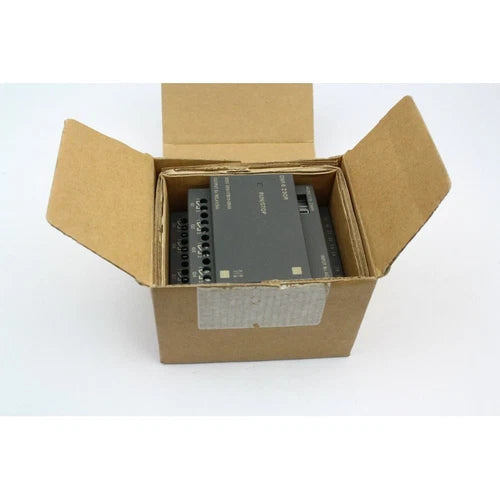 SIEMENS 6ED10551FB100BA0 6ED1 055-1FB10-0BA0 8x Relay/5A Open Box (B606)