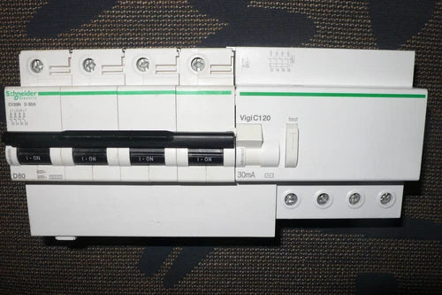 DISJONCTEUR A9N18391 DIFFERENTIEL A9N18542 SCHNEIDER ELECTRIC 80A 30mA. D et AC