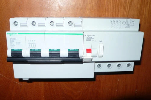 DISJONCTEUR DIFERENTIEL TETRAPOLAIRE 100A 300mA COURBE C. SCHNEIDER ELECTRIC