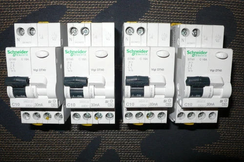 DISJONCTEUR A9N21024 DIFFERENTIEL A9N21454 SCHNEIDER ELECTRIC 10A 30mA A SI 2POL