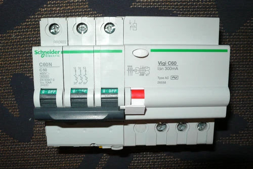 DISJONCTEUR DIFERENTIEL TETRA. 50A 300mA SCHNEIDER ELECTRIC 4POLO 50AMPERE 10KA