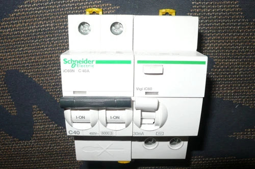 DISJONCTEUR A9F77240 DIFERENTIEL A9Q11240 SCHNEIDER ELECTRIC 40A 30mA AC 2POLOS
