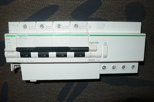 DISJONCTEUR A9N18481 DIFFERENTIEL A9N18543 4P0LE 125A 300mA C SCHNEIDER ELECTRIC