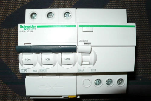 DISJONCTEUR A9F77320 DIFERENTIEL A9Q11325 TRIFÁSICO 20A 30mA SCHNEIDER ELECTRIC