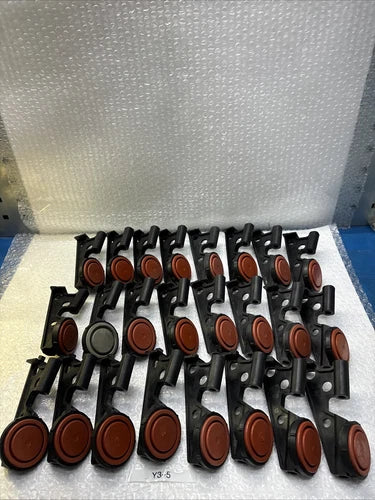 ** Preowned 24 Piece Rubbermaid Shoe  Support Brackets 610 Fast Shipp 40002700#