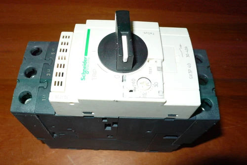 DISJONCTEUR MOTEUR TRIPHASE MONO 30 ¨¤ 40A SCHNEIDER ELECTRIC GV3P40 40AMPERES