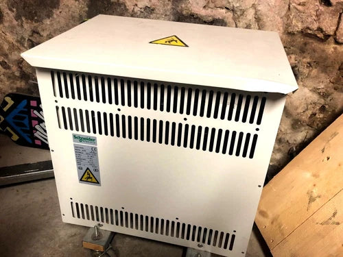 TransFormateur TRI CAP 16KVA PRI 400 SEC 400 施耐德电气 84237 SCH84237