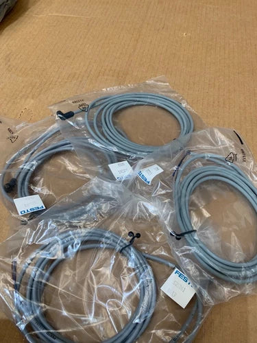 4 x Festo connecting cable SIM-K-WD-2,5-CDN 525261 U413