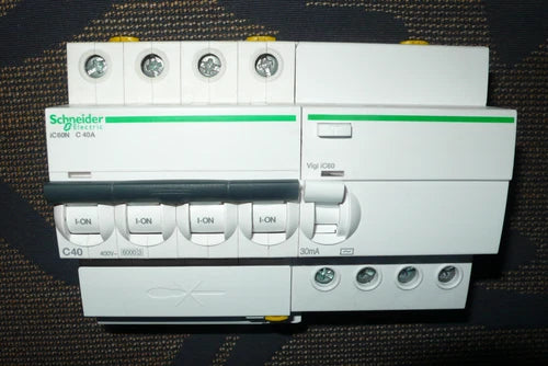 DISJONCTEUR A974440 DIFFERENTIEL A9Q11440 TETRA 40A 30mA SCHNEIDER ELE 40AMPERES