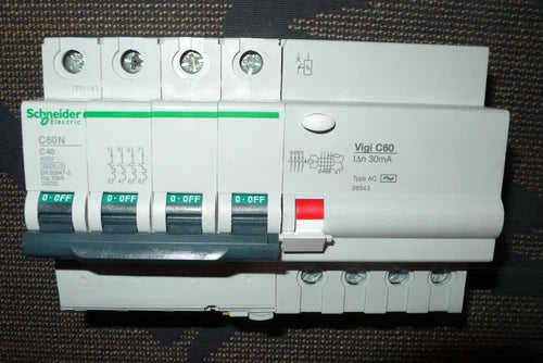 DISJONCTEUR DIFFERENTIEL TETRA. 40A 30mA SCHNEIDER ELECTRIC 4POLE 40AMPERES 10KA