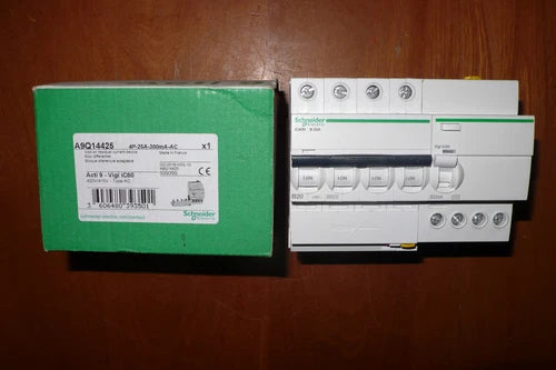 DISJONCTEUR DIFFERENTIEL A9Q14425 SCHNEIDER ELECTRIC 20AMPERE 300mA COURBE B 4P.
