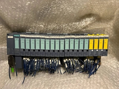 SIEMENS 6ES7193-6AR00-0AA0 + 155-6AU00-0BN0 + 132-6BF00-0BA0 + 136-6BA00-0CA0 +