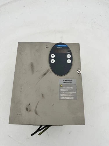 1pc x TELEMECANIQUE ALTIVAR 31 SPEED VARIATOR ATV31HU22N4 V1.2.IE03 2.2 KW/3HP