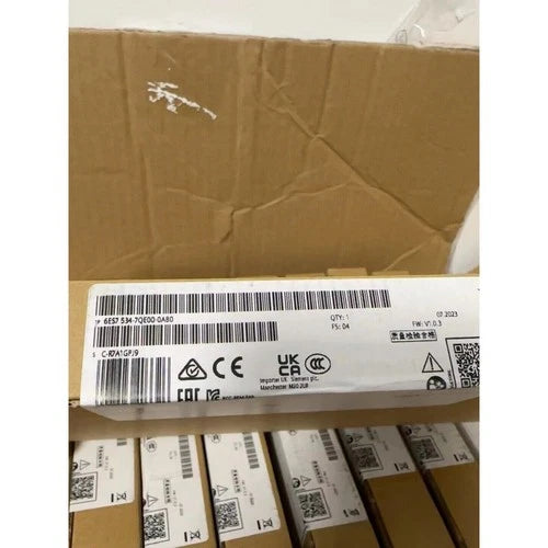 New Siemens 6ES7534-7QE00-0AB0 6ES75347QE000AB0 Analog Input/Output Module