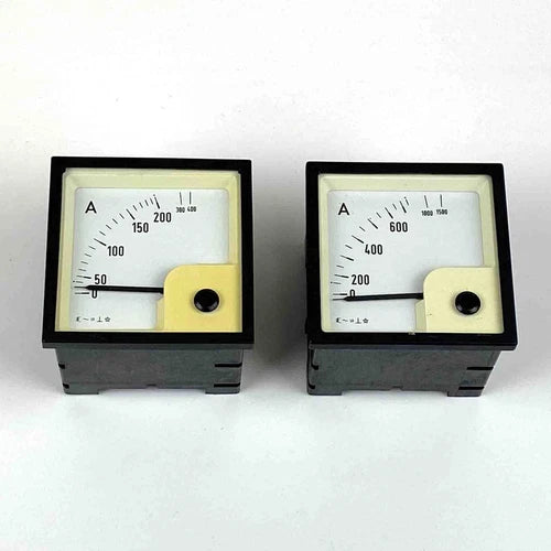 2 Stk. Amperímetro Analógico Einbauger?t Ma?e ca.67x67x55mm ,0-200A e 0-600A, usado