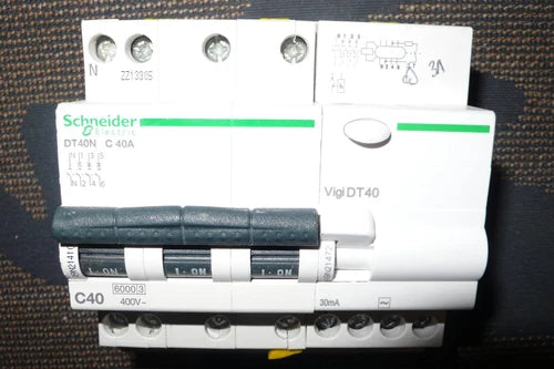 DISJONCTEUR A9N21410 DIFERENTIEL A9N21472 TETRA 40A 30mA SCHNEIDER ELECTRIC 4P.