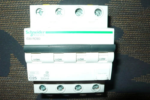 DISJONCTEUR DIFERENTIEL 4POLE 25A 300mA AC A9D55425 SCHNEIDER ELECTRIC 25AMPERE