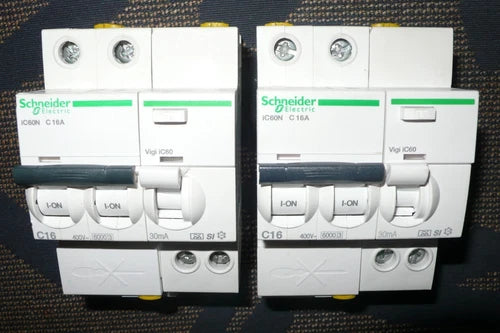 DISJONCTEUR A9F77216 DIFERENTIEL A9Q31225 SCHNEIDER ELECTRIC 16A 30mA SI 2POLOS