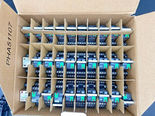 LOT OF 30 SCHNEIDER ELECTRIC RXM4AB2B7PVM ZELIO RELAY 956310 RELAY+SOCKET